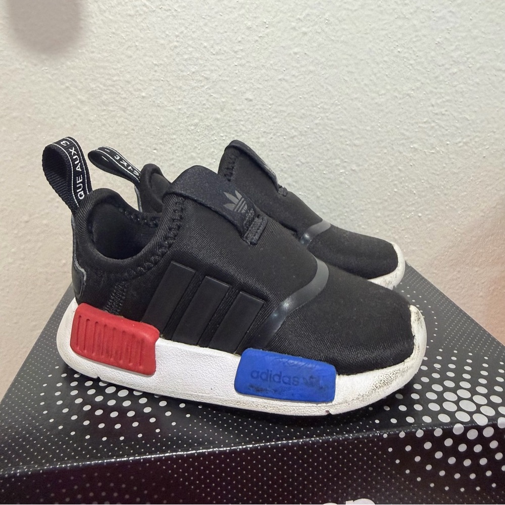 Adidas R1 NMD Kids baby toddler Black Sneakers with Red and Blue Accents 4k/4c